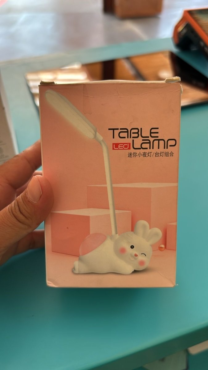 Lámpara de mesa LED con forma de conejo - Universo Tutu - [Lima, Perú]